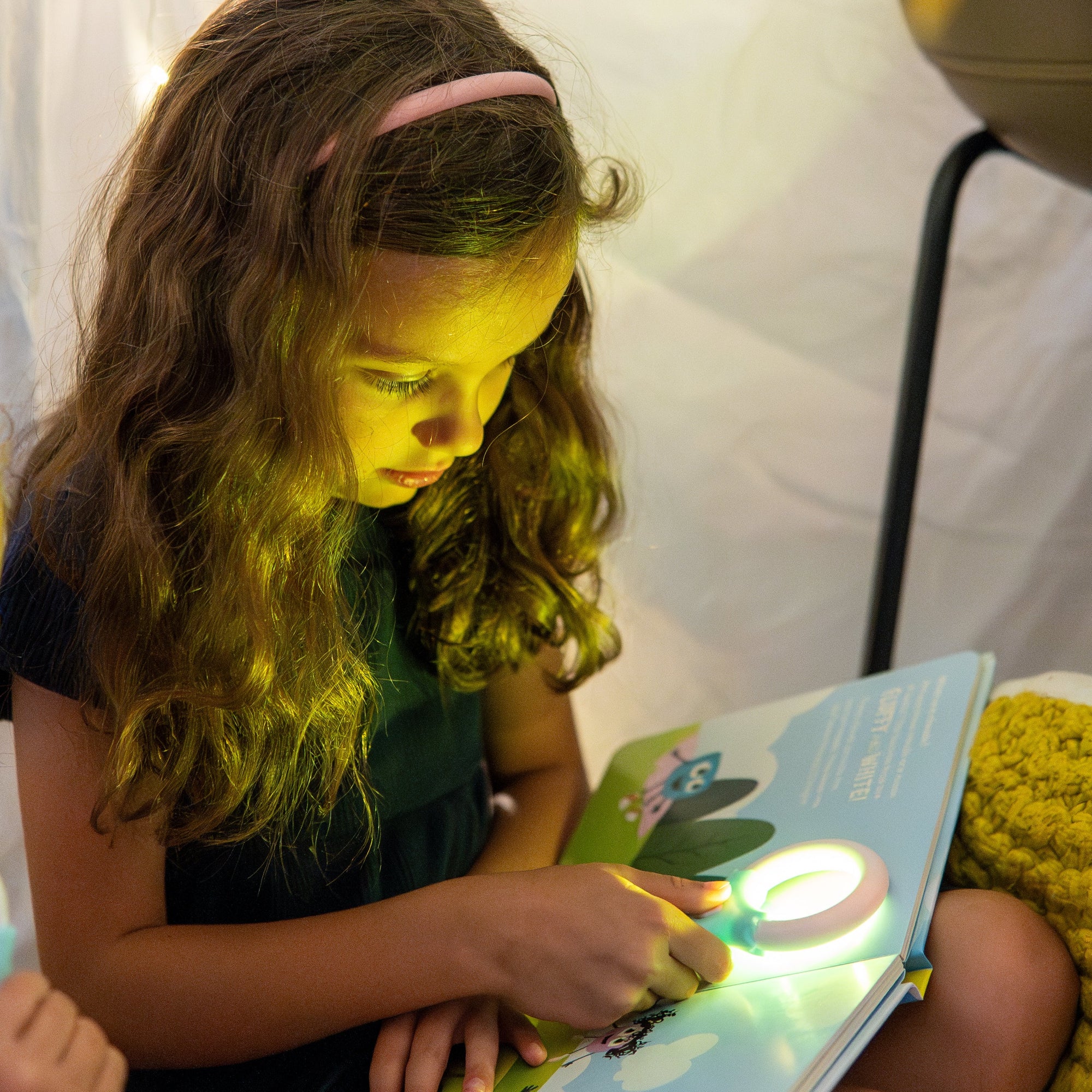 Light-Up Library™ - Alex Asks: What is the Weather?