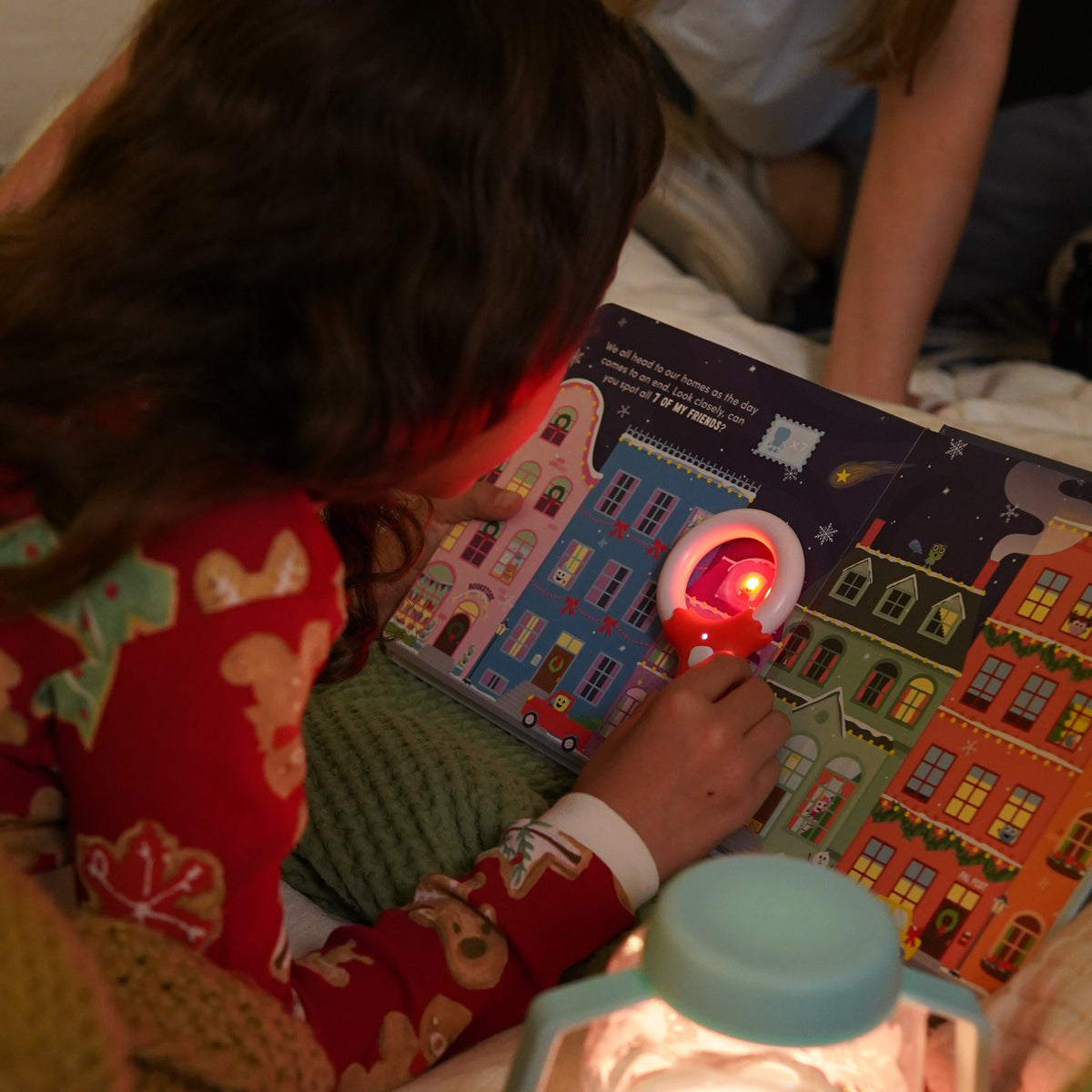 Light-Up Library™ - Seek and Find with Scoops the Snow Pal