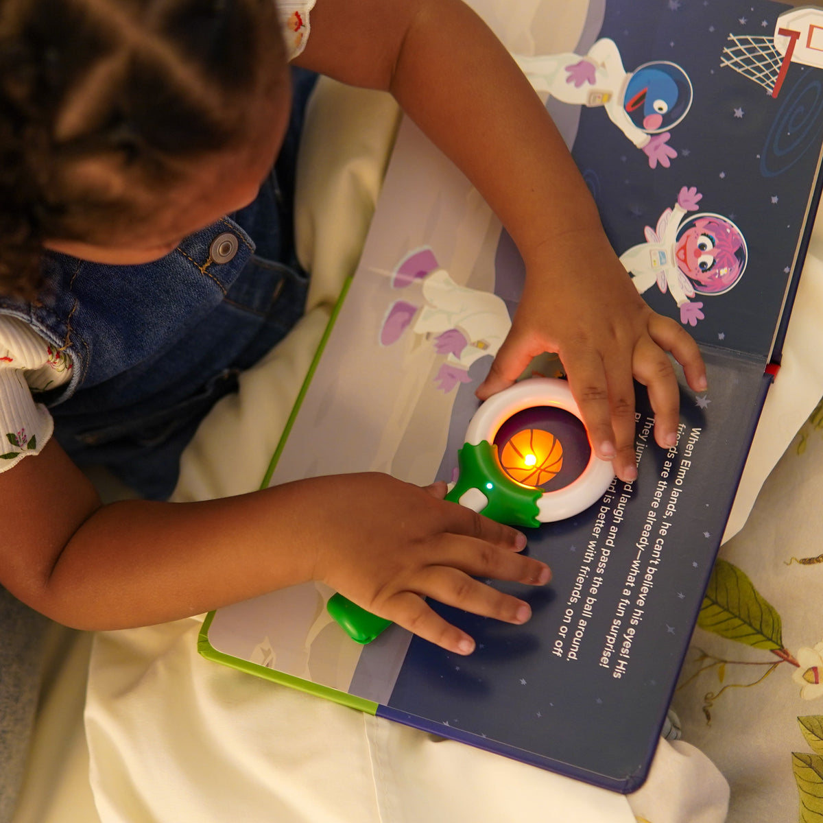 Light-Up Library™ - Play Pretend with Elmo Outer Space!