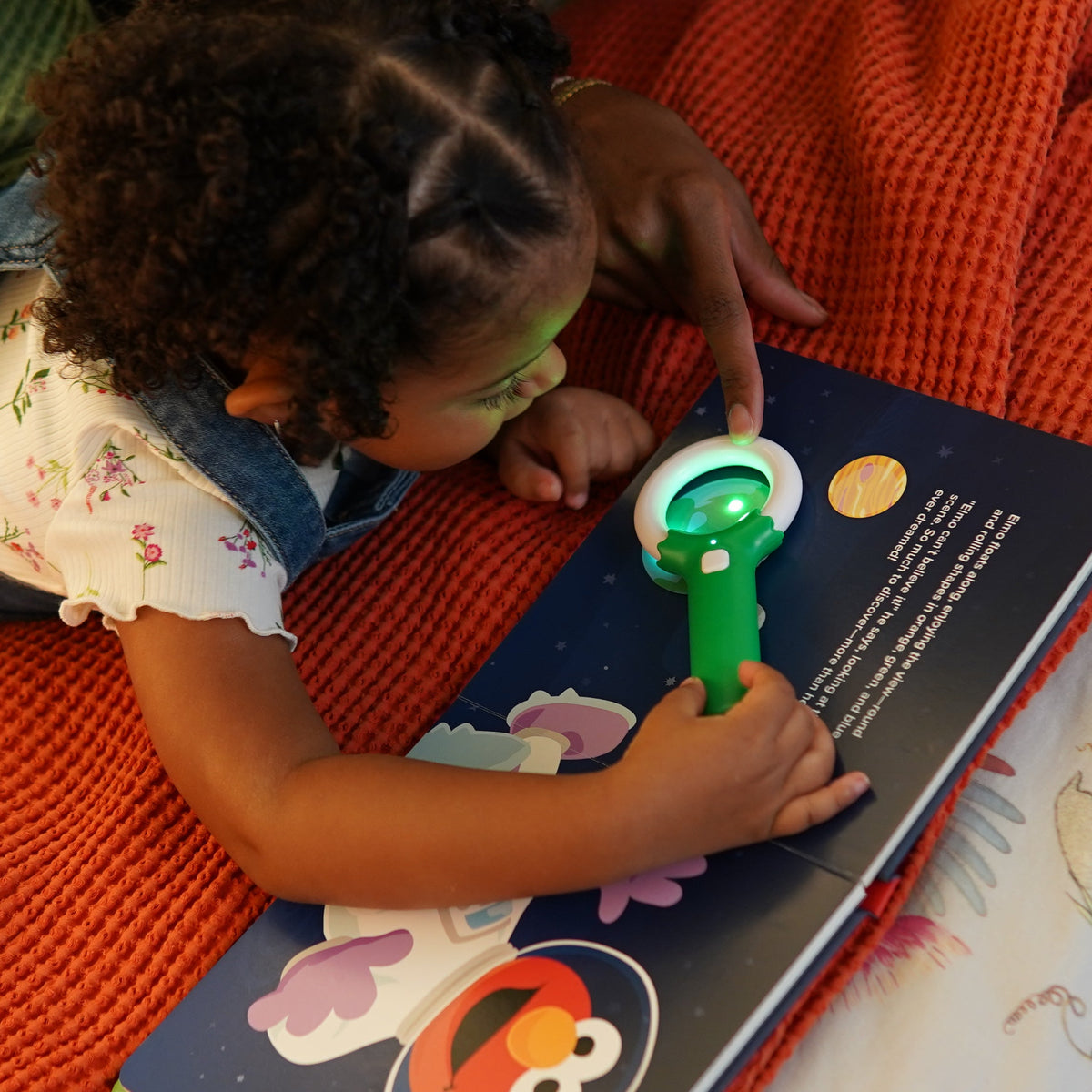 Light-Up Library™ - Play Pretend with Elmo Outer Space!