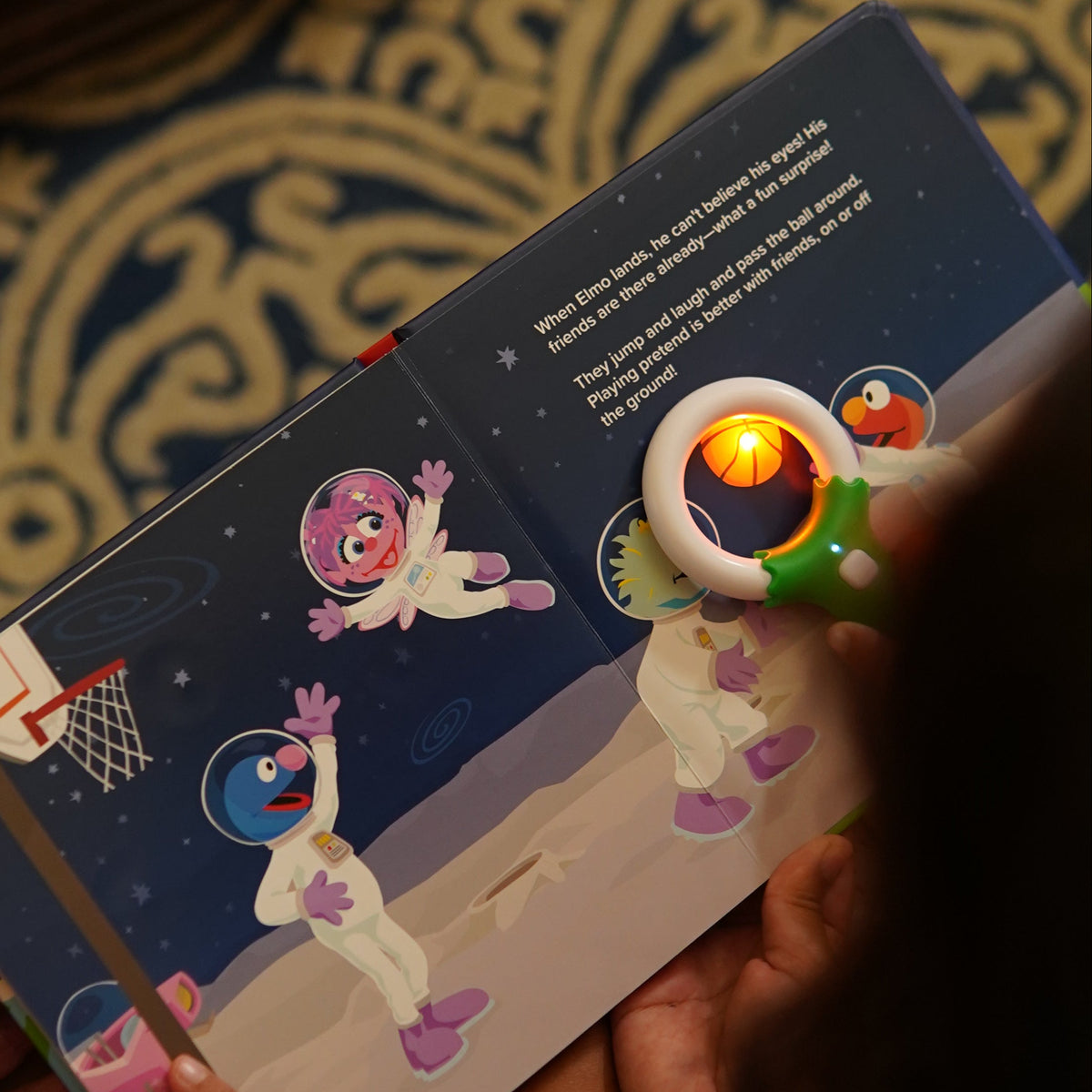 Light-Up Library™ - Play Pretend with Elmo Outer Space!