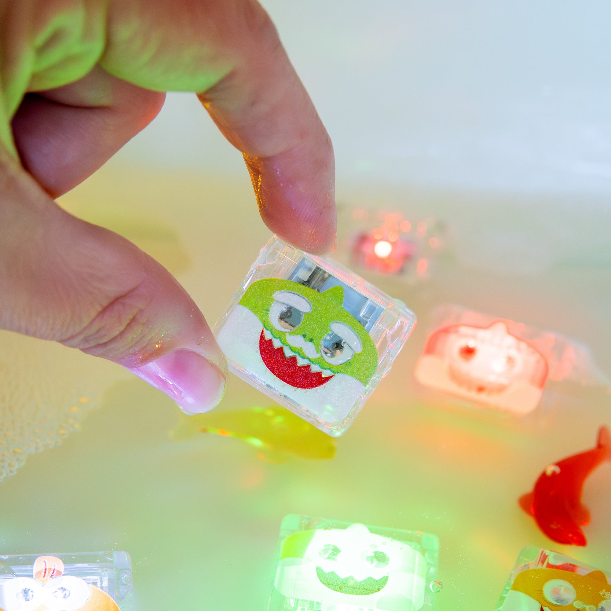 Baby Shark Light-Up Cubes 6-Pack