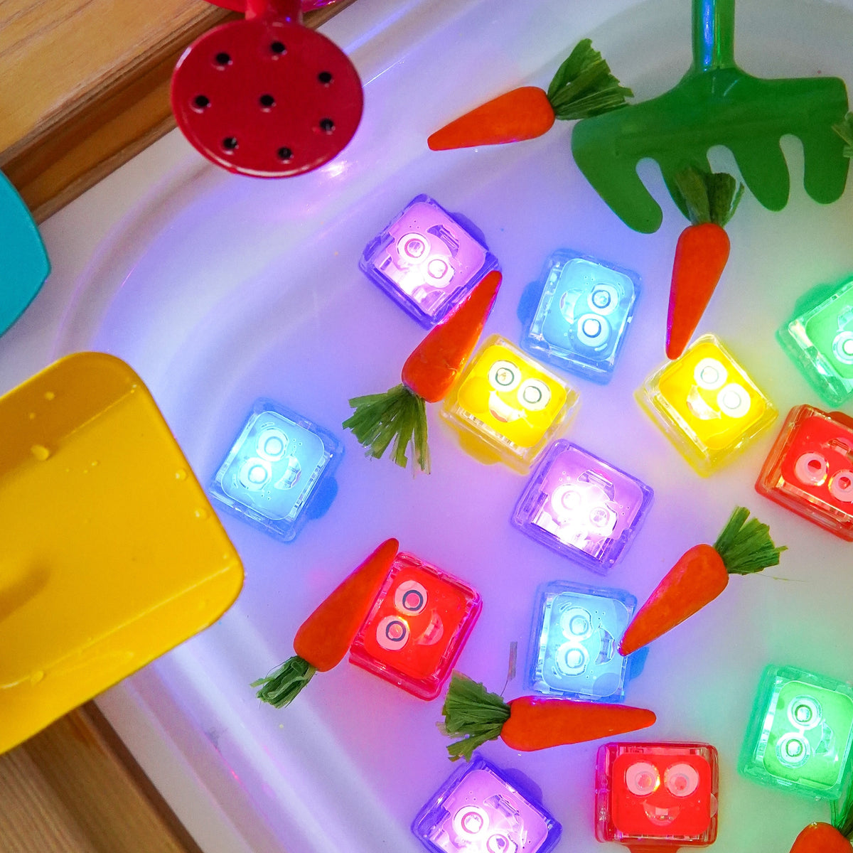 Glo Pals Light-Up Cubes 4-Packs