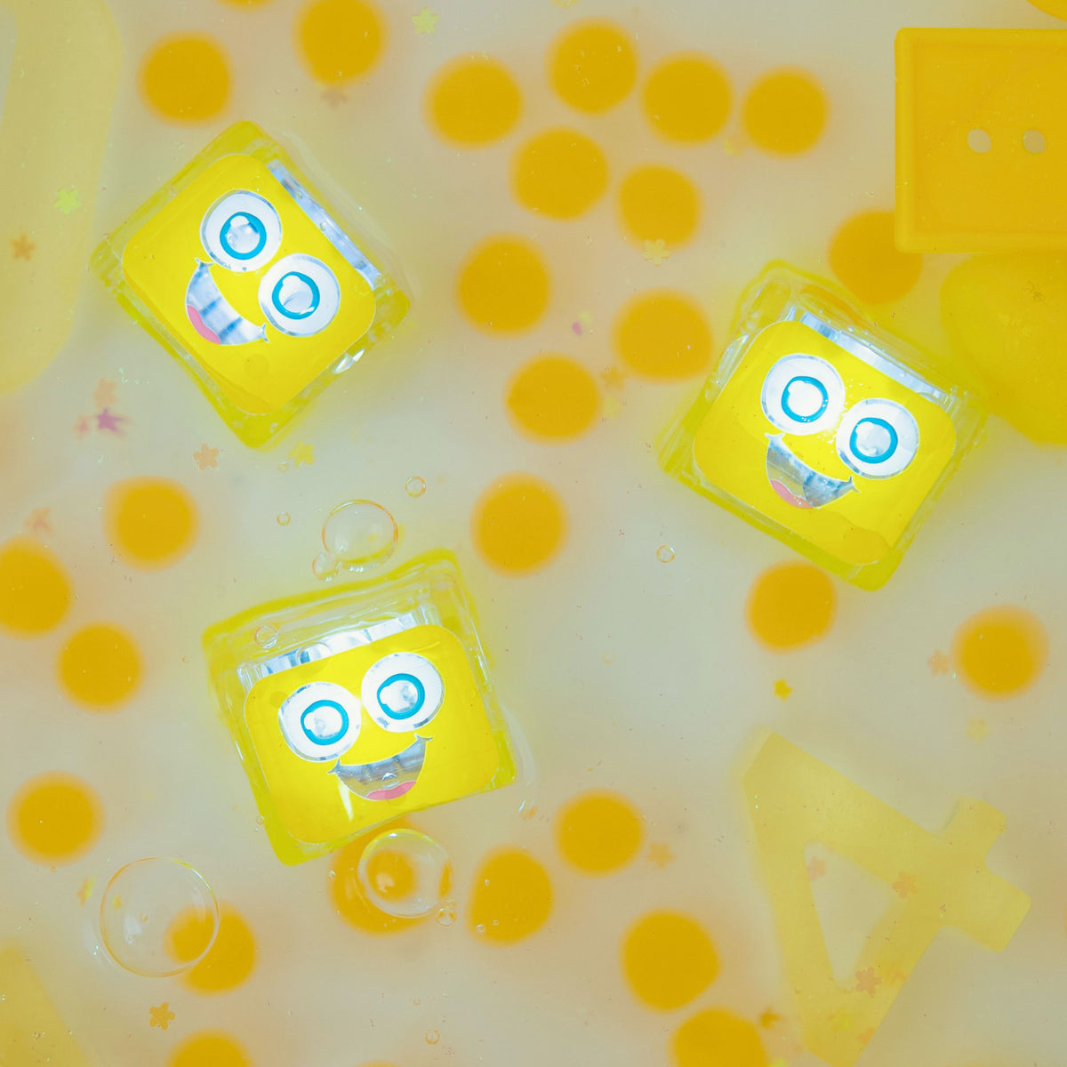 Glo Pals Light-Up Cubes 4-Packs