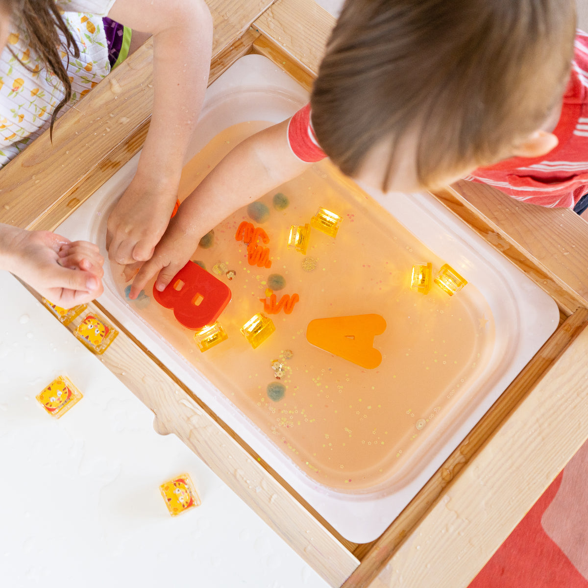 Daniel Tiger Light-Up Cubes 4-Pack